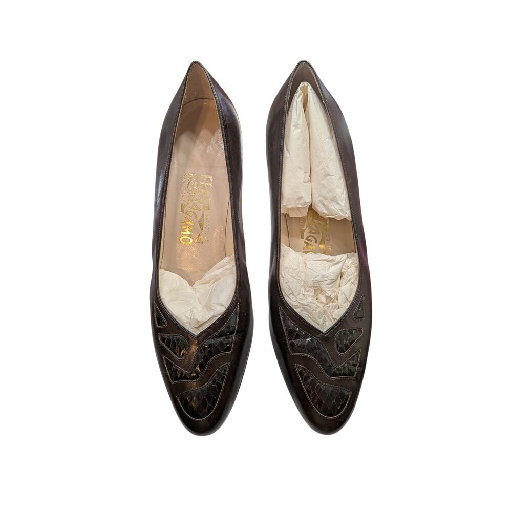 Vintage Salvatore Ferragamo Embossed Brown Leather Pumps Size 9 Quiet Luxury